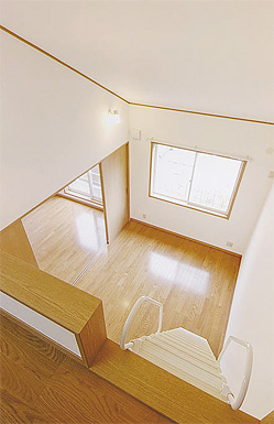 [２階ロフト]余裕のある天井高を利用した、簡易子供部屋や収納場所などに使える多目的スペースは入居者からも大好評。